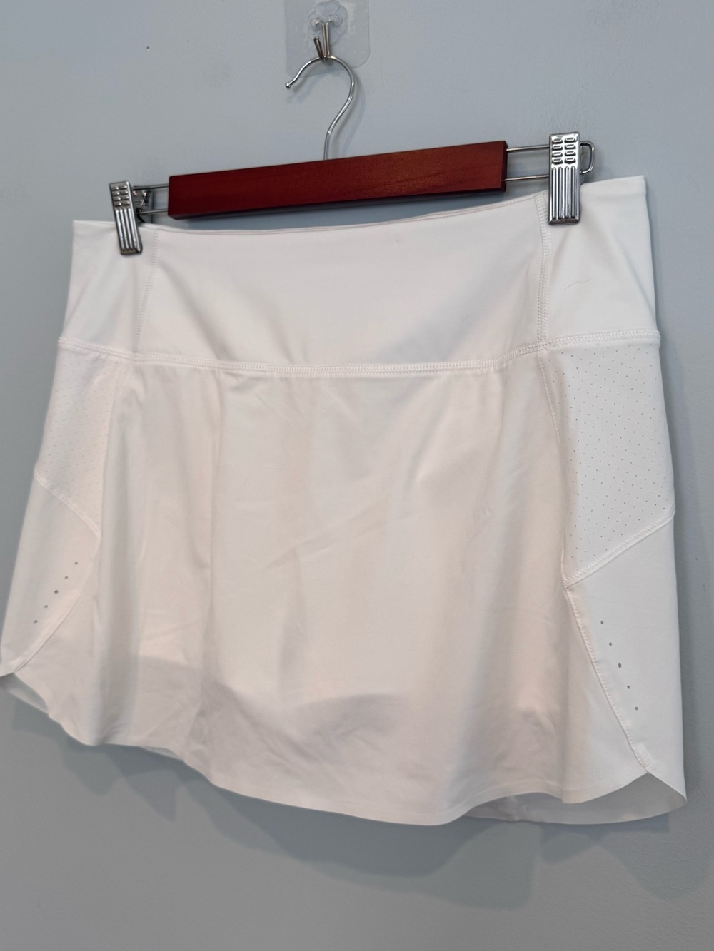 Athleta Run With It 14” Skort Size M - Picture 4 of 10